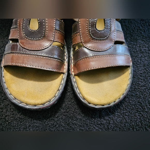 *Naturalizer Sandals* - Picture 5 of 12
